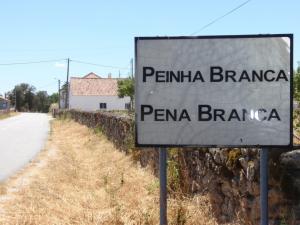 Signalisation bilingue à Miranda do Douro (Portugal)